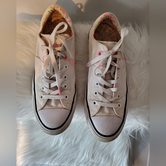 Converse White Sneakers with Pink Accents, Size 9 - Picture 2 of 5